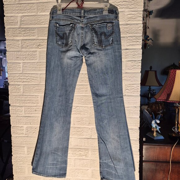 Citizens of Humanity, BOHO 111. distressed jeans. 28X32 - Picture 2 of 7